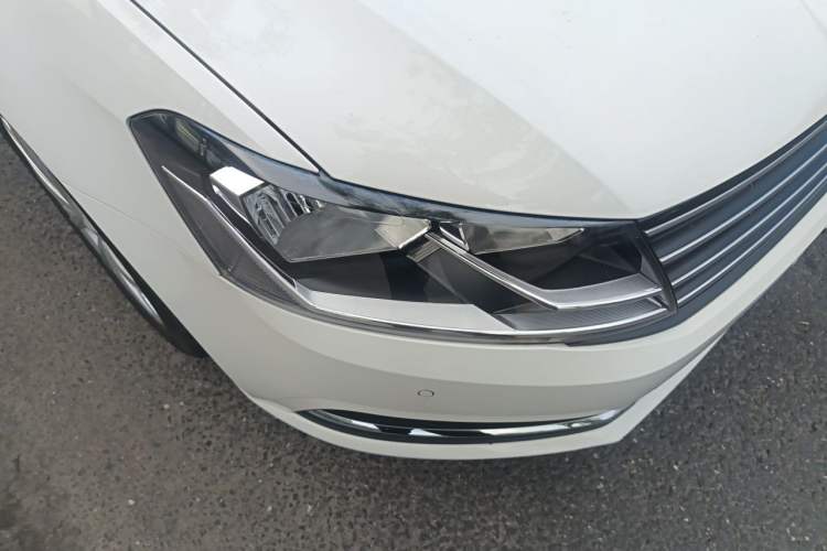 Used Volkswagen Lavida 2017 1.6L Automatic Comfort Edition Right Front Headlight