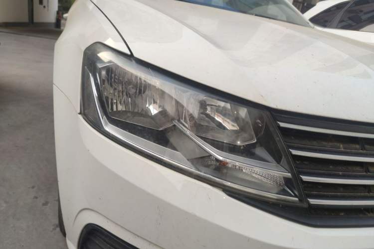 Used Volkswagen Lavida 2017 1.6L Manual Fashion Edition Right Front Headlight