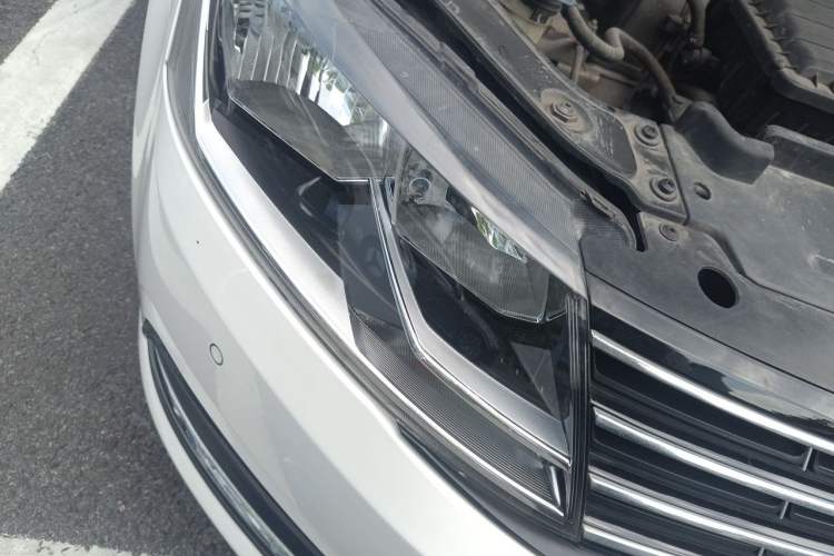 Used Volkswagen Lavida 2017 1.6L Automatic Comfort Edition Right Front Headlight