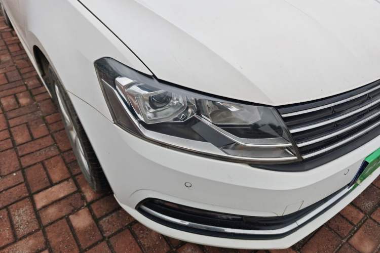Used Volkswagen Lavida 2017 1.6L Automatic Comfort Edition Right Front Headlight