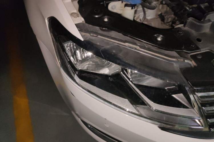 Used Volkswagen Lavida 2017 1.6L Automatic Comfort Edition Right Front Headlight