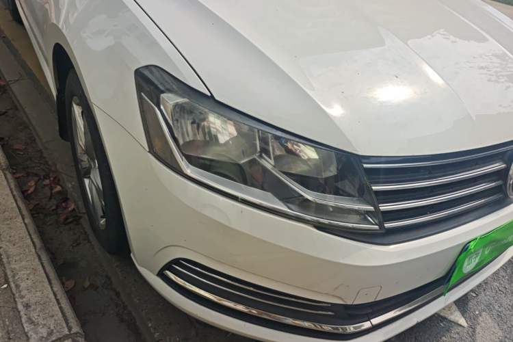 Used Volkswagen Lavida 2017 1.6L Manual Fashion Edition Right Front Headlight