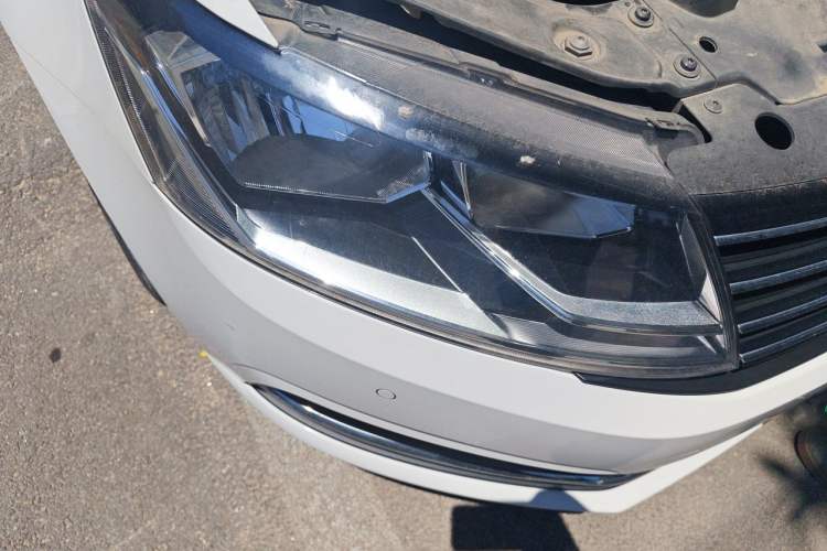 Used Volkswagen Lavida 2017 1.6L Automatic Comfort Edition Right Front Headlight