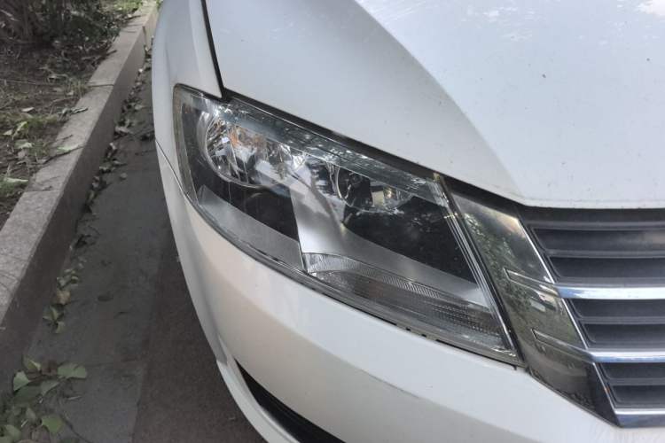 Used Volkswagen Lavida 2017 1.6L Automatic Fashion Edition Right Front Headlight