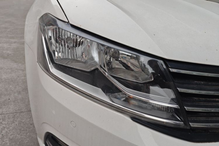 Used Volkswagen Lavida 2017 1.6L Automatic Comfort Edition Right Front Headlight