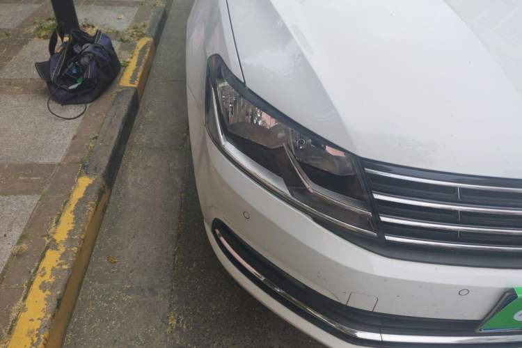 Used Volkswagen Lavida 2017 1.6L Manual Comfort Edition Right Front Headlight
