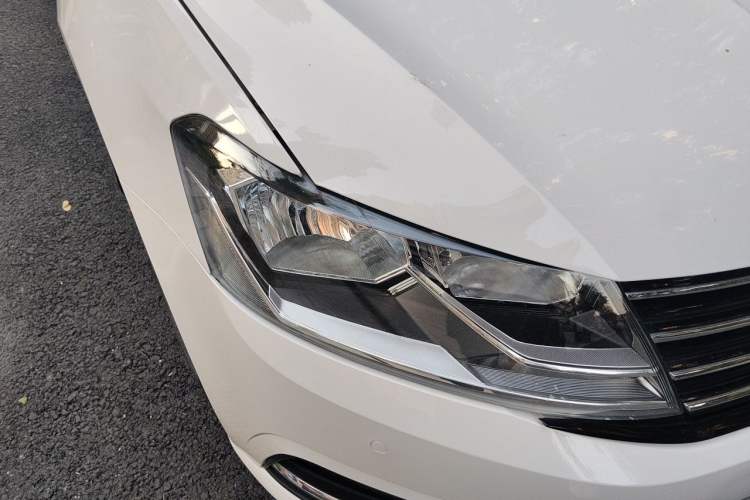 Used Volkswagen Lavida 2017 1.6L Automatic Comfort Edition Right Front Headlight