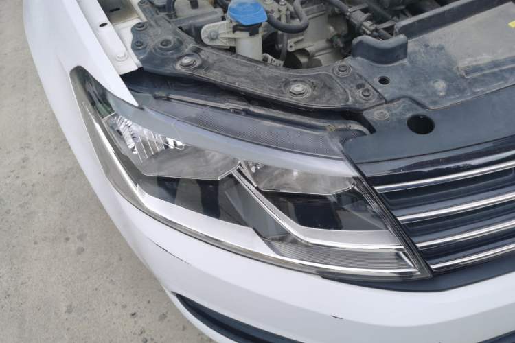 Used Volkswagen Lavida 2017 1.6L Manual Fashion Edition Right Front Headlight