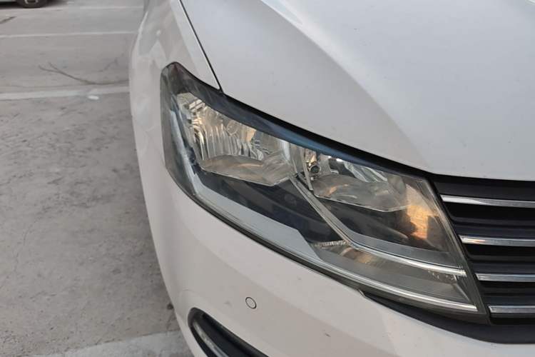 Used Volkswagen Lavida 2017 1.6L Automatic Comfort Edition Right Front Headlight