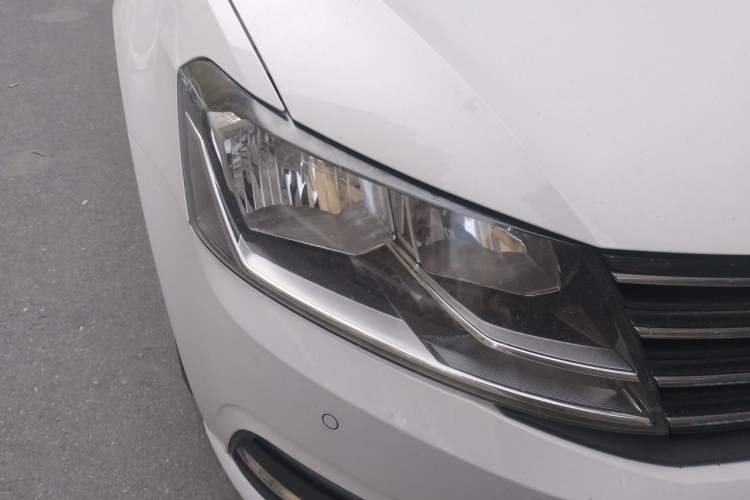 Used Volkswagen Lavida 2017 1.6L Automatic Comfort Edition Right Front Headlight