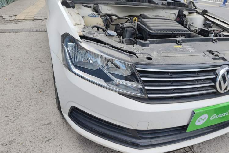 Used Volkswagen Lavida 2017 1.6L Manual Fashion Edition Right Front Headlight