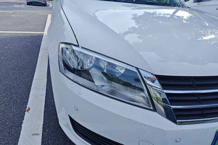 Used Volkswagen Lavida 2017 1.6L Automatic Fashion Edition Right Front Headlight