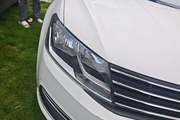 Used Volkswagen Lavida 2017 1.6L Automatic Fashion Edition Right Front Headlight