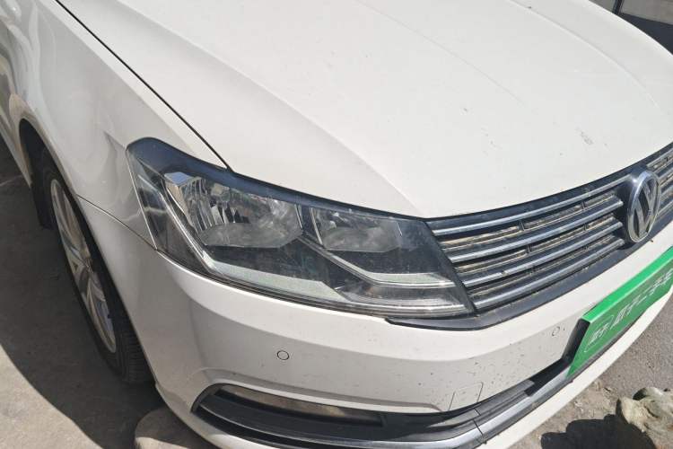 Used Volkswagen Lavida 2017 1.6L Manual Comfort Edition Right Front Headlight