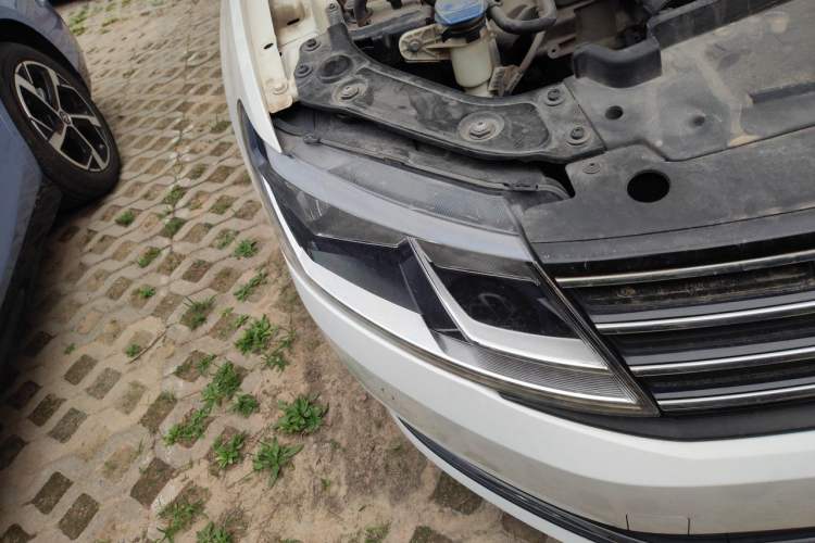 Used Volkswagen Lavida 2017 1.6L Automatic Comfort Edition Right Front Headlight