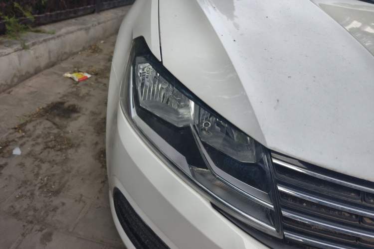 Used Volkswagen Lavida 2017 1.6L Automatic Fashion Edition Right Front Headlight