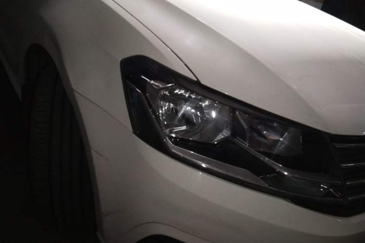 Used Volkswagen Lavida 2017 1.6L Automatic Fashion Edition Right Front Headlight