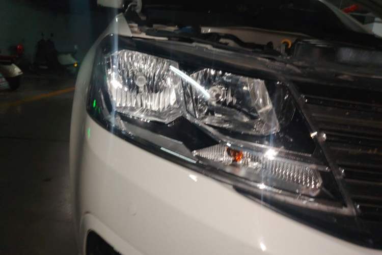 Used Volkswagen Lavida 2017 1.6L Automatic Comfort Edition Right Front Headlight