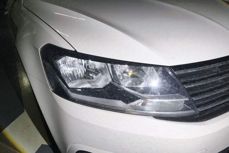 Used Volkswagen Lavida 2017 1.6L Automatic Fashion Edition Right Front Headlight