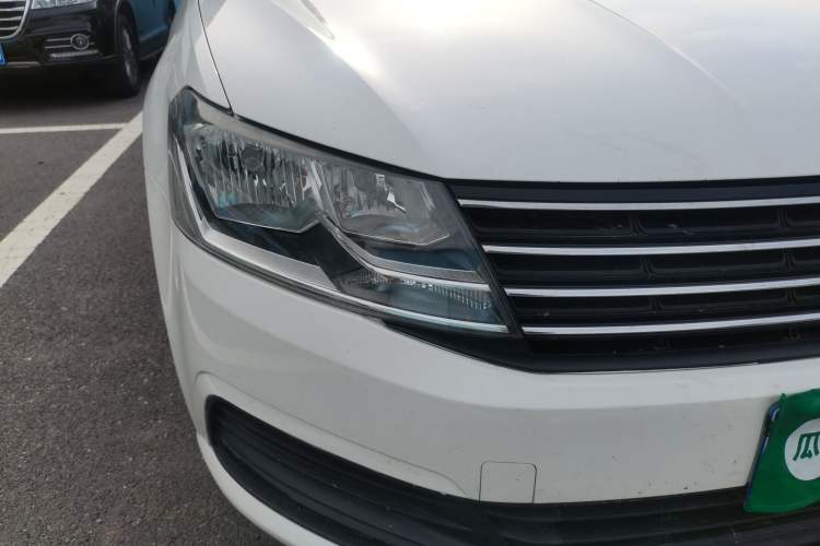 Used Volkswagen Lavida 2017 1.6L Automatic Fashion Edition Right Front Headlight