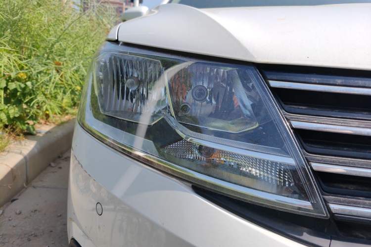 Used Volkswagen Lavida 2017 1.6L Automatic Comfort Edition Right Front Headlight