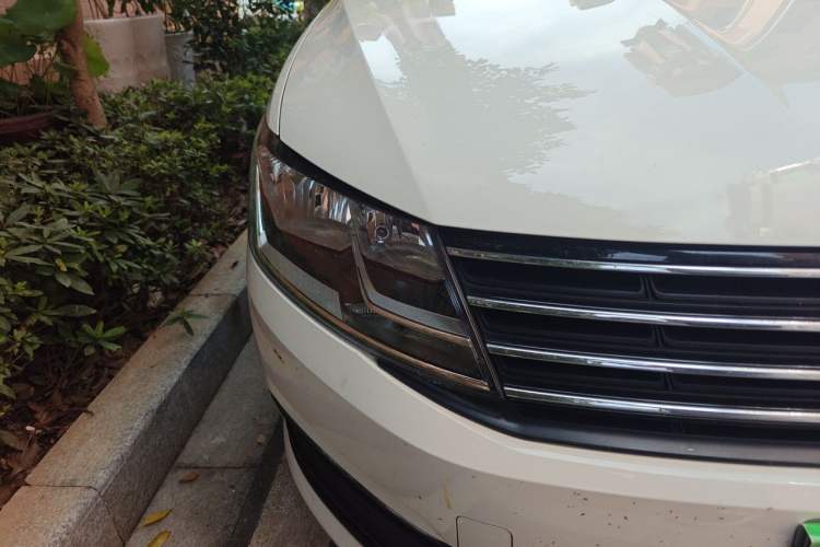 Used Volkswagen Lavida 2017 1.6L Automatic Fashion Edition Right Front Headlight