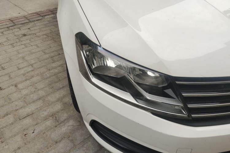 Used Volkswagen Lavida 2017 1.6L Manual Fashion Edition Right Front Headlight