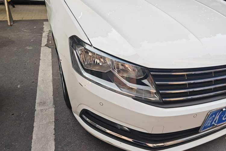 Used Volkswagen Lavida 2017 1.6L Automatic Comfort Edition Right Front Headlight