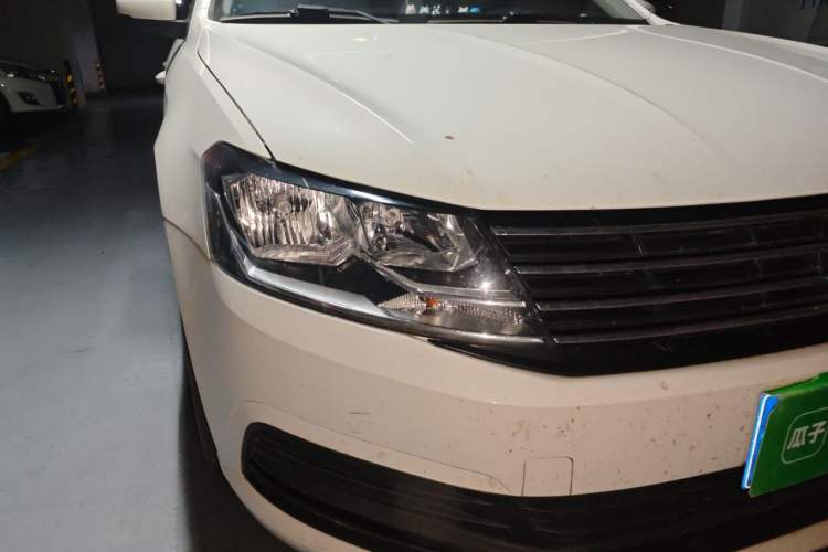 Used Volkswagen Lavida 2017 1.6L Automatic Fashion Edition Right Front Headlight
