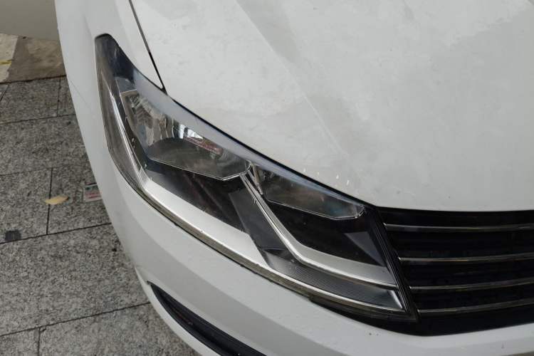 Used Volkswagen Lavida 2017 1.6L Automatic Fashion Edition Right Front Headlight