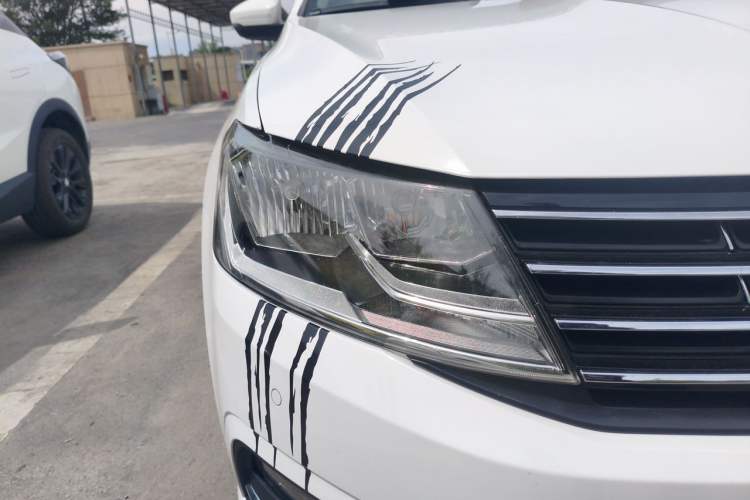 Used Volkswagen Lavida 2017 1.6L Manual Comfort Edition Right Front Headlight