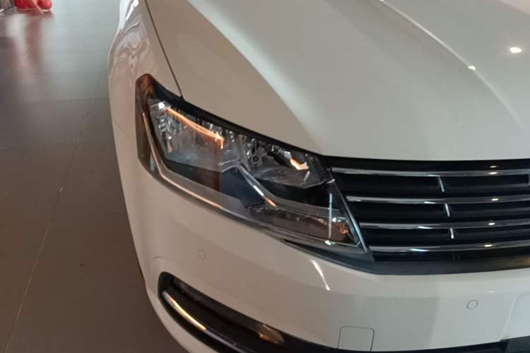Used Volkswagen Lavida 2017 1.6L Automatic Comfort Edition Right Front Headlight