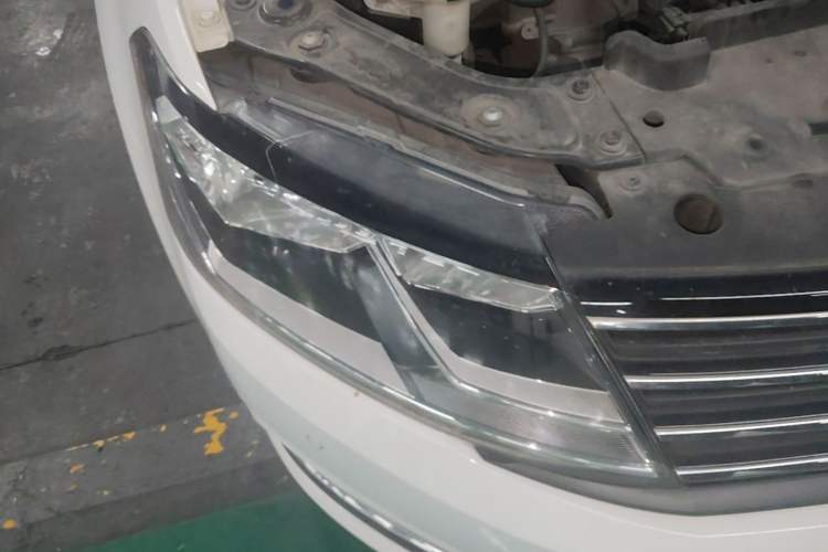 Used Volkswagen Lavida 2017 1.6L Automatic Comfort Edition Right Front Headlight