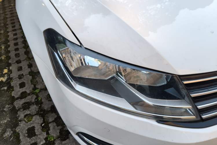 Used Volkswagen Lavida 2017 1.6L Automatic Comfort Edition Right Front Headlight