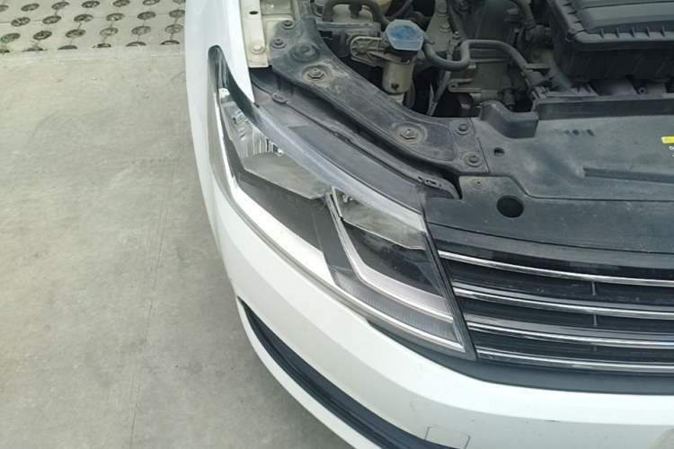 Used Volkswagen Lavida 2017 1.6L Manual Fashion Edition Right Front Headlight