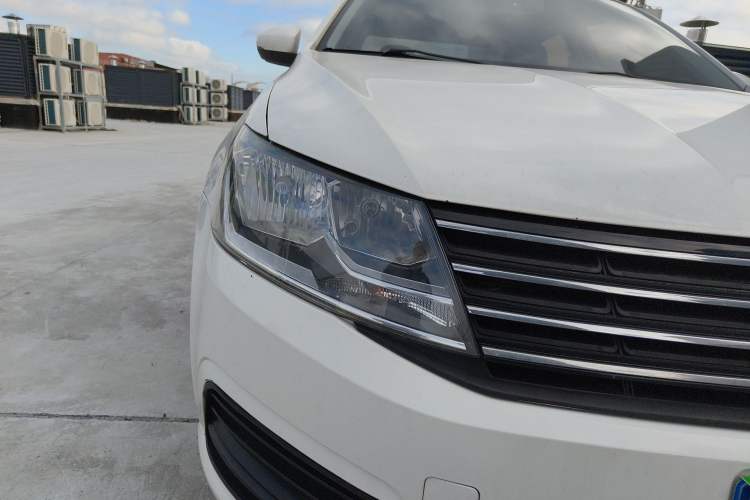 Used Volkswagen Lavida 2017 1.6L Automatic Fashion Edition Right Front Headlight