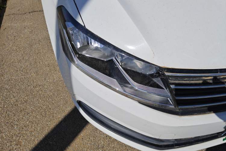 Used Volkswagen Lavida 2017 1.6L Automatic Fashion Edition Right Front Headlight