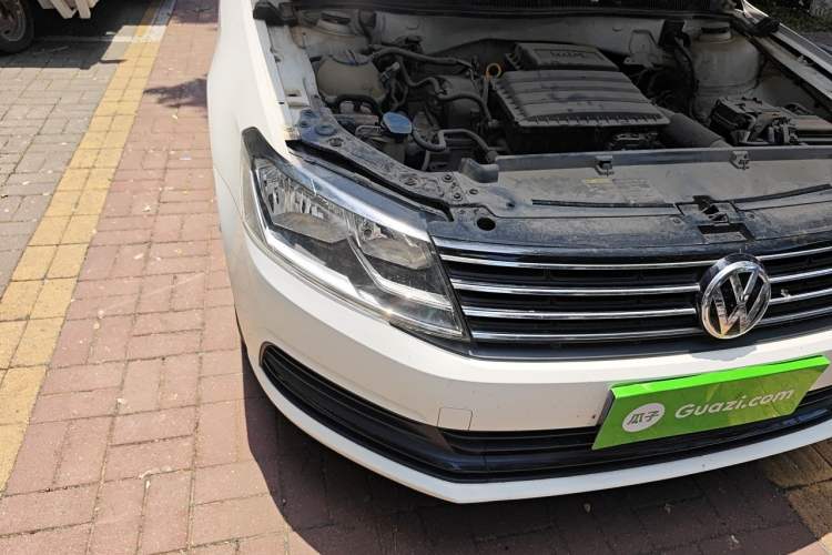 Used Volkswagen Lavida 2017 1.6L Manual Fashion Edition Right Front Headlight