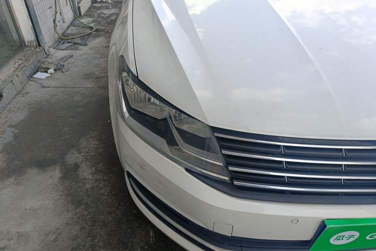 Used Volkswagen Lavida 2017 230TSI DSG Comfort Edition Right Front Headlight