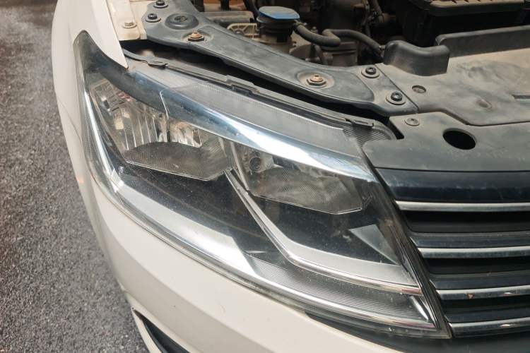 Used Volkswagen Lavida 2017 1.6L Automatic Fashion Edition Right Front Headlight