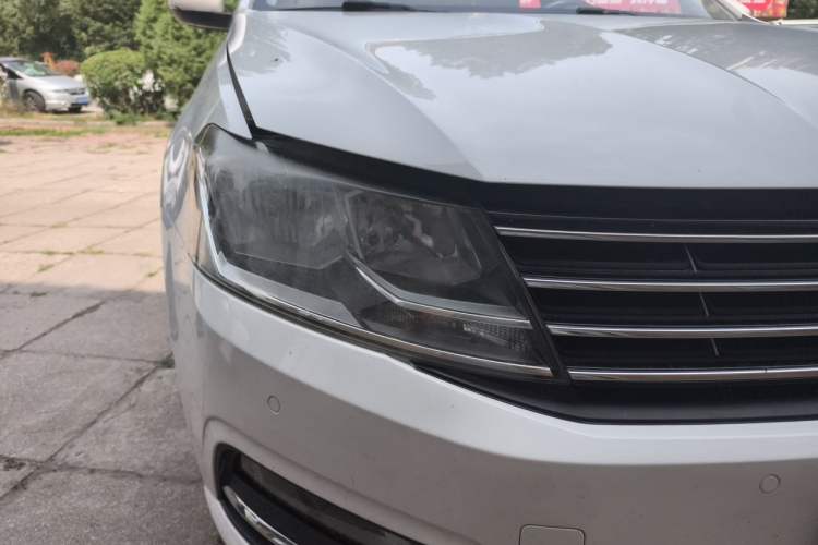 Used Volkswagen Lavida 2017 1.6L Manual Comfort Edition Right Front Headlight