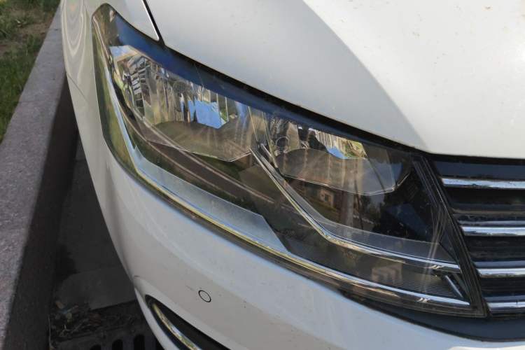 Used Volkswagen Lavida 2017 1.6L Automatic Comfort Edition Right Front Headlight