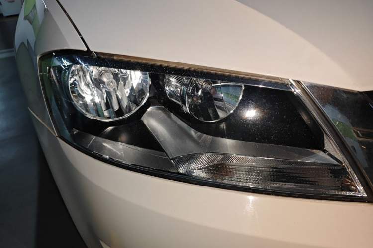 Used Volkswagen Lavida 2017 1.6L Automatic Comfort Edition Right Front Headlight