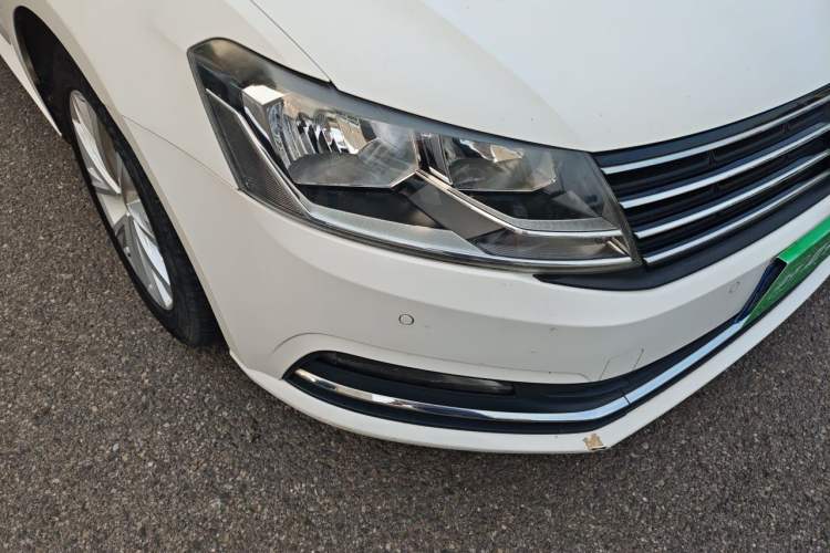 Used Volkswagen Lavida 2017 1.6L Manual Comfort Edition Right Front Headlight
