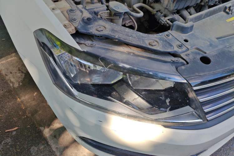 Used Volkswagen Lavida 2017 1.6L Automatic Fashion Edition Right Front Headlight
