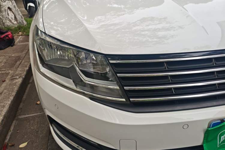 Used Volkswagen Lavida 2017 1.6L Automatic Comfort Edition Right Front Headlight