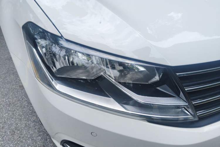 Used Volkswagen Lavida 2017 1.6L Automatic Comfort Edition Right Front Headlight
