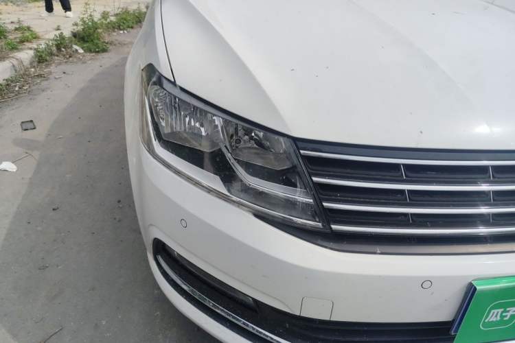 Used Volkswagen Lavida 2017 1.6L Manual Comfort Edition Right Front Headlight
