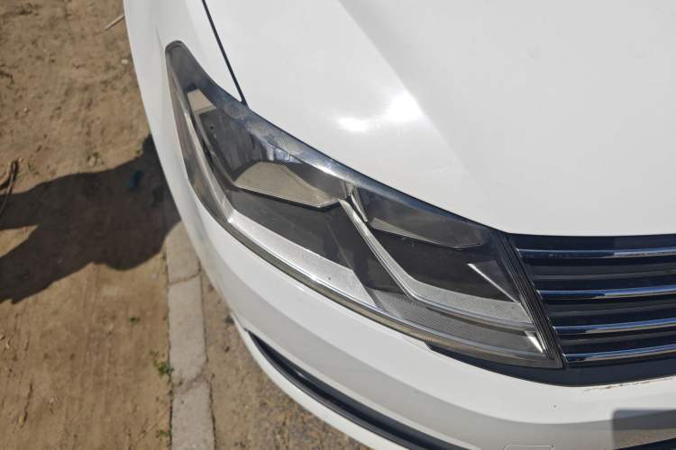 Used Volkswagen Lavida 2017 1.6L Automatic Fashion Edition Right Front Headlight