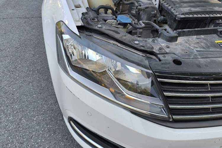 Used Volkswagen Lavida 2017 1.6L Manual Comfort Edition Right Front Headlight